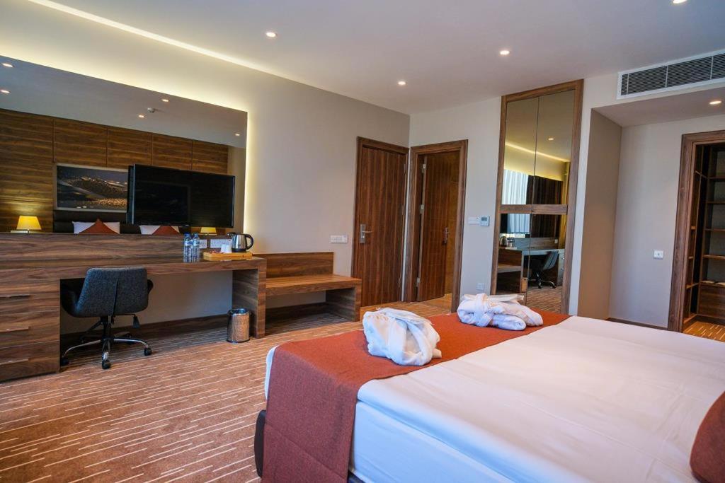 Ekor Elegance Hotel ฟามากุสต้า ภายนอก รูปภาพ