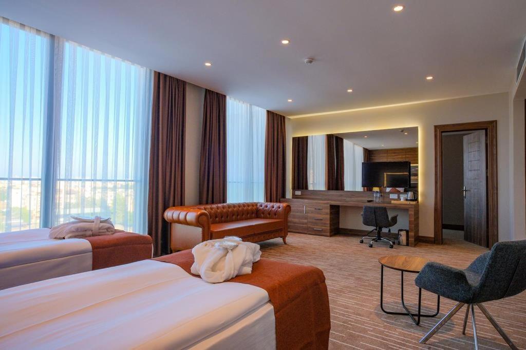 Ekor Elegance Hotel ฟามากุสต้า ภายนอก รูปภาพ