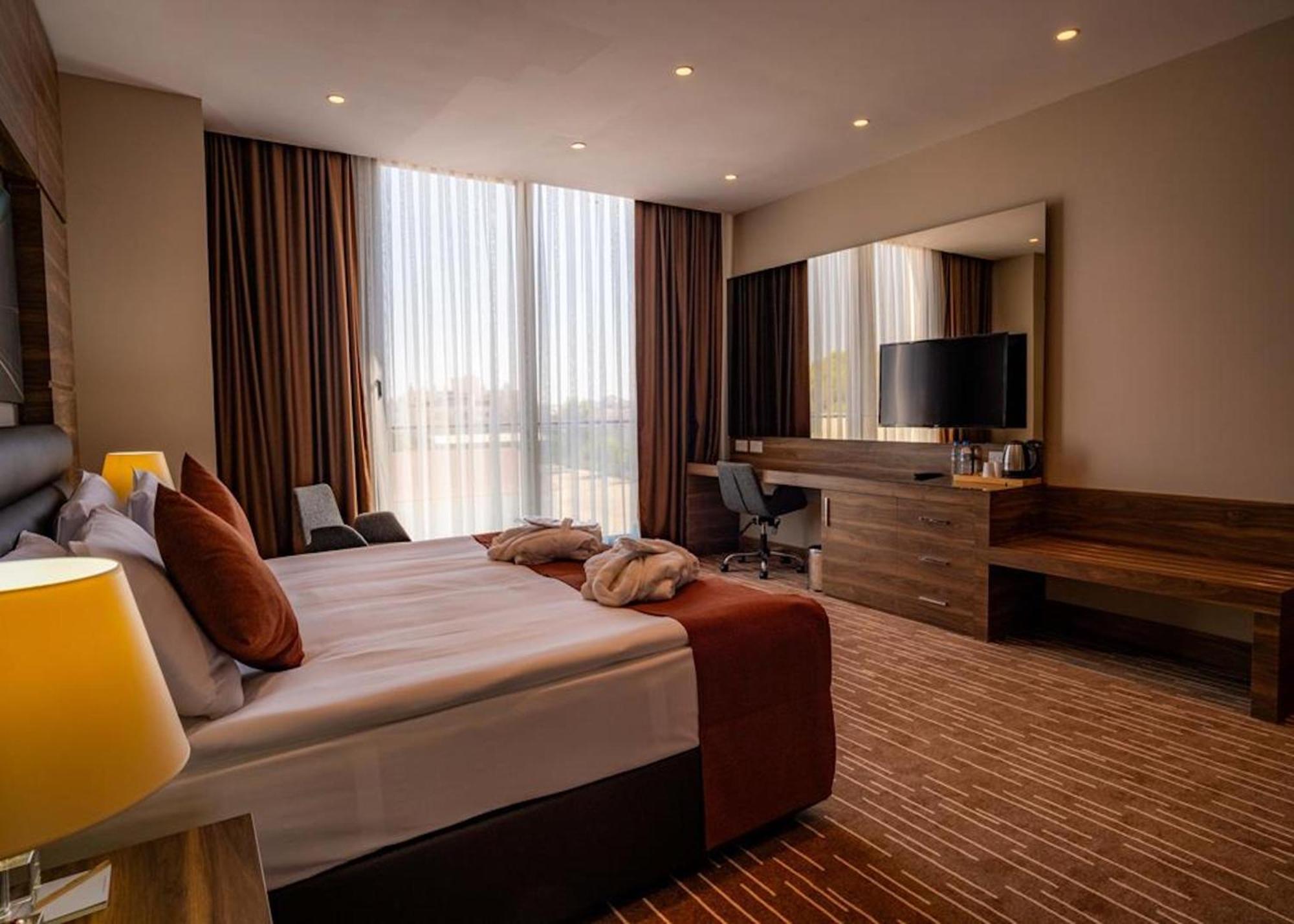 Ekor Elegance Hotel ฟามากุสต้า ภายนอก รูปภาพ