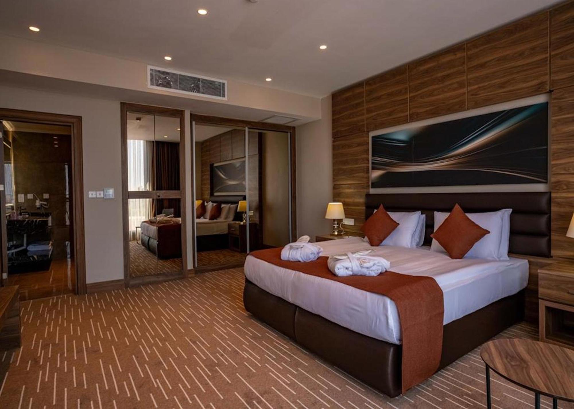 Ekor Elegance Hotel ฟามากุสต้า ภายนอก รูปภาพ