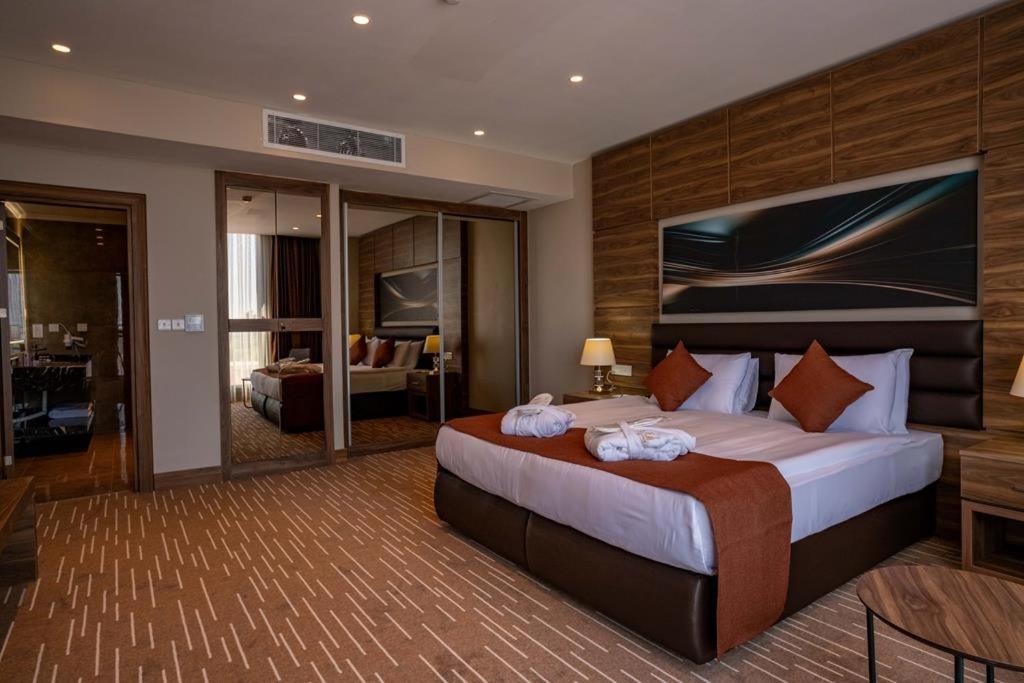 Ekor Elegance Hotel ฟามากุสต้า ภายนอก รูปภาพ